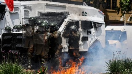   Enfrentamientos entre manifestantes y Carabineros marcaron manifestación por el 18-O 
