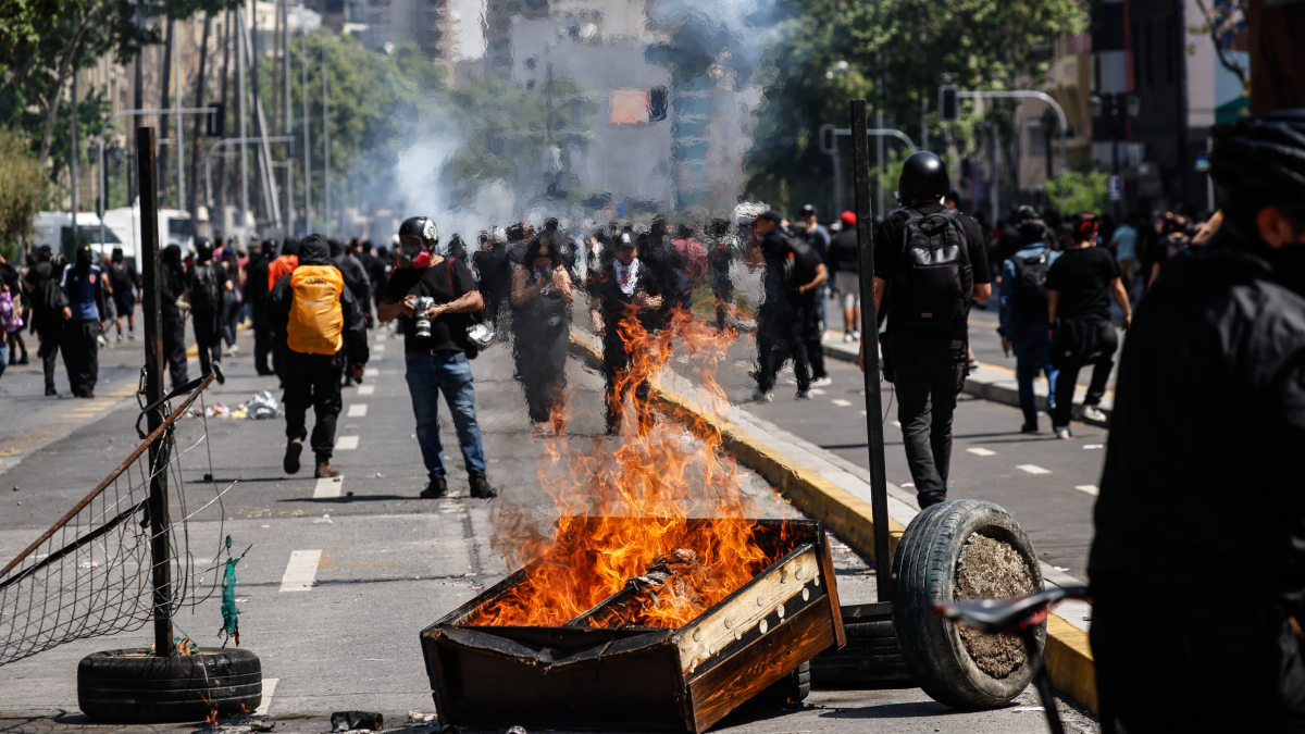 Conmemoración del 18-O: Gobierno reporta 110 detenidos y 14 carabineros lesionados