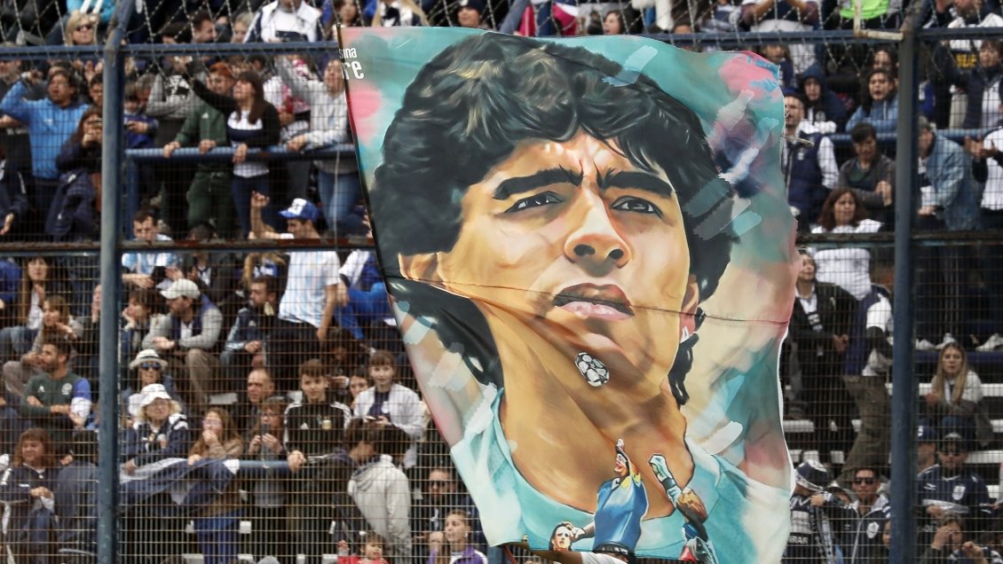 Justicia confirmó que abogado y hermanas de Maradona irán a juicio por la marca comercial
