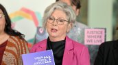 Diputada australiana sufrió atropello deliberado y se encuentra grave