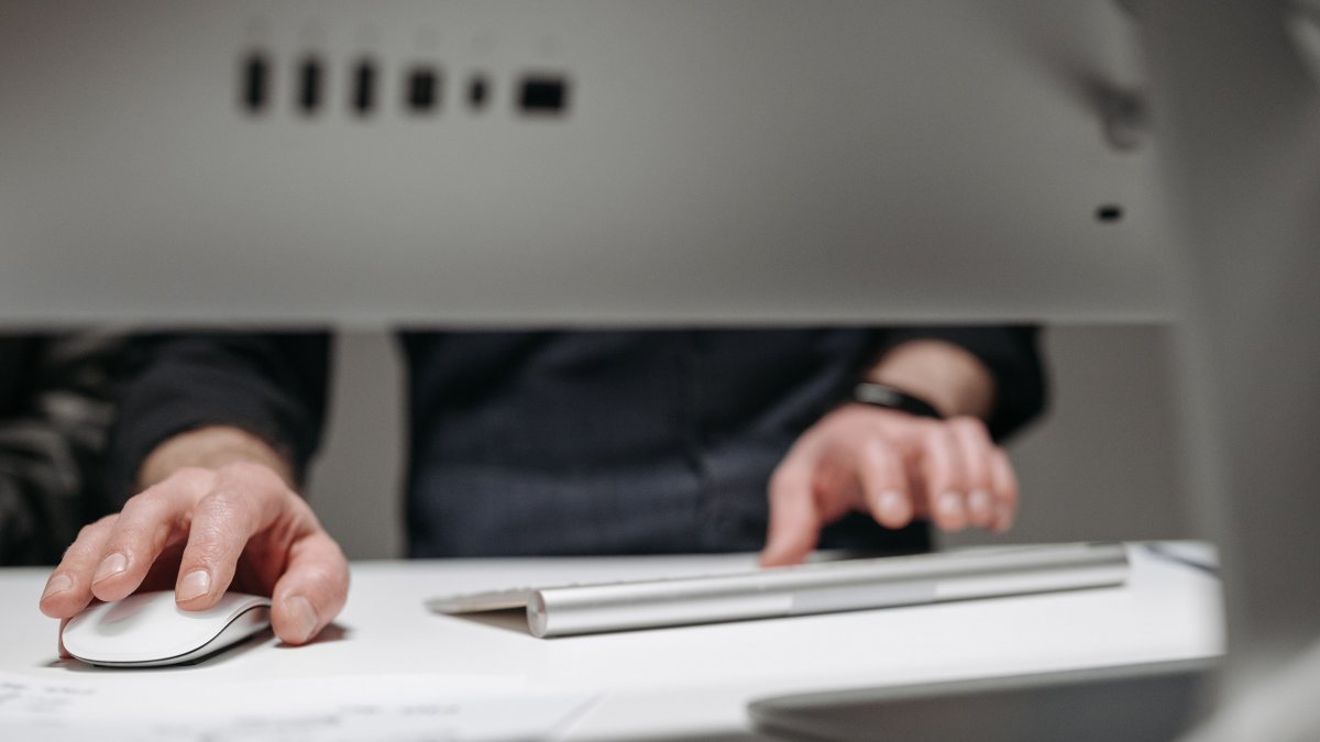 Vanguardia chilena en IA bajo examen: Experta demanda acelerar capitación técnica y escolar
