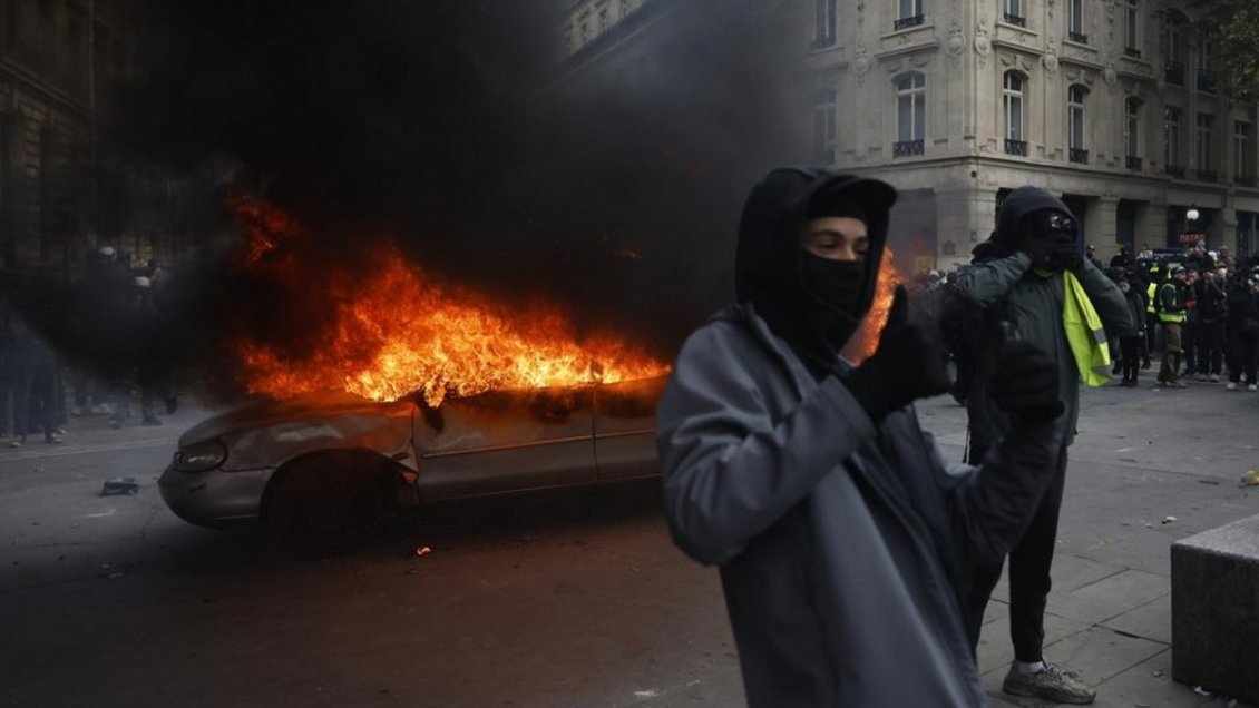 Macron anuncia nuevas medidas a favor de empresas afectadas por violencia callejera