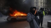 Macron anuncia nuevas medidas a favor de empresas afectadas por violencia callejera