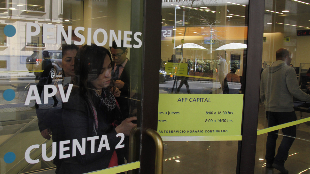 "Devuelvan la plata": Oposición aboga por compensar a afiliados a las AFP