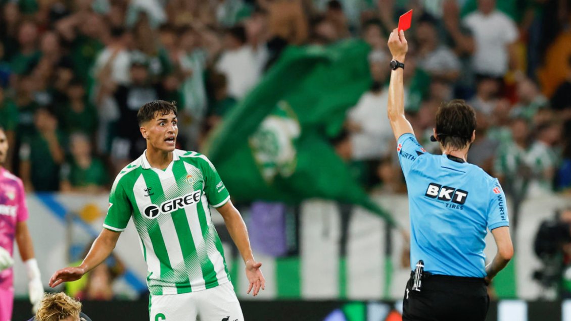 Betis quedó disconforme con resolución por cabezazo de Bernal a Yamal