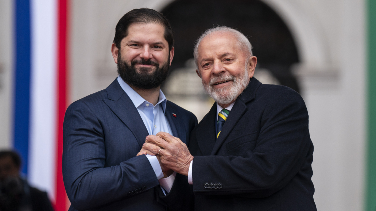 Boric envió sentido mensaje de apoyo a Lula: "Espero de todo corazón que gane"