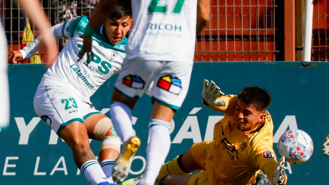 [VIDEO] Arquero de Unión Española regaló gol a Wanderers con insólito error