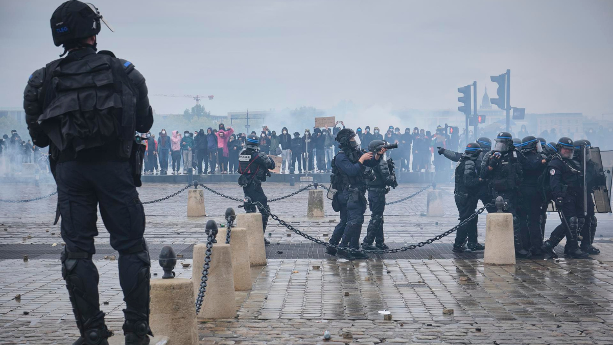 Nuevas protestas en Francia dejaron más de 1.300 detenidos y se convocó a huelga general