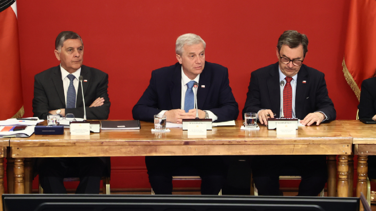 Kast reúne a ministros para definir la incorporación de Chile a la coalición anticárteles de Trump