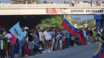 Miles reciben la caravana encabezada por Machado tras su esperado regreso a Venezuela