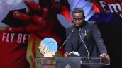 Bukayo Saka fue galardonado con el Premio Sócrates en la gala del Balón de Oro