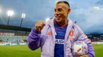 Eduardo Vargas brilló con un triplete en la goleada de la U sobre Everton