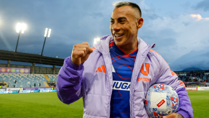 Eduardo Vargas brilló con un triplete en la goleada de la U sobre Everton