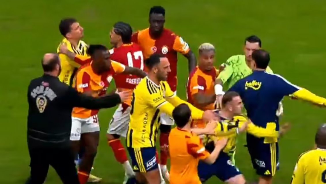 [VIDEO] Clásico entre Galatasaray y Fenerbahce terminó en violenta batalla campal