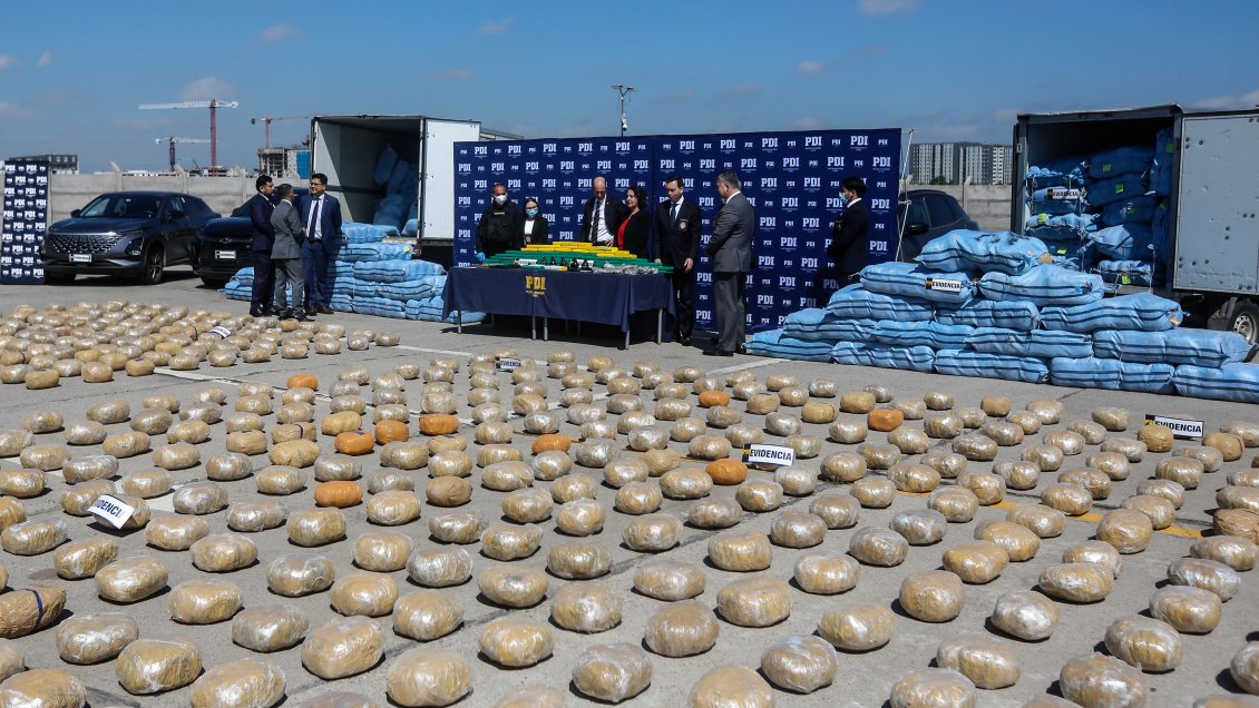 Banda criminal fue desbaratada con casi tres toneladas de drogas en la Región Metropolitana