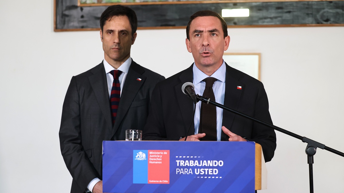 Oposición acusa que rebajas de penas firmadas por el Gobierno responden a una "definición política"