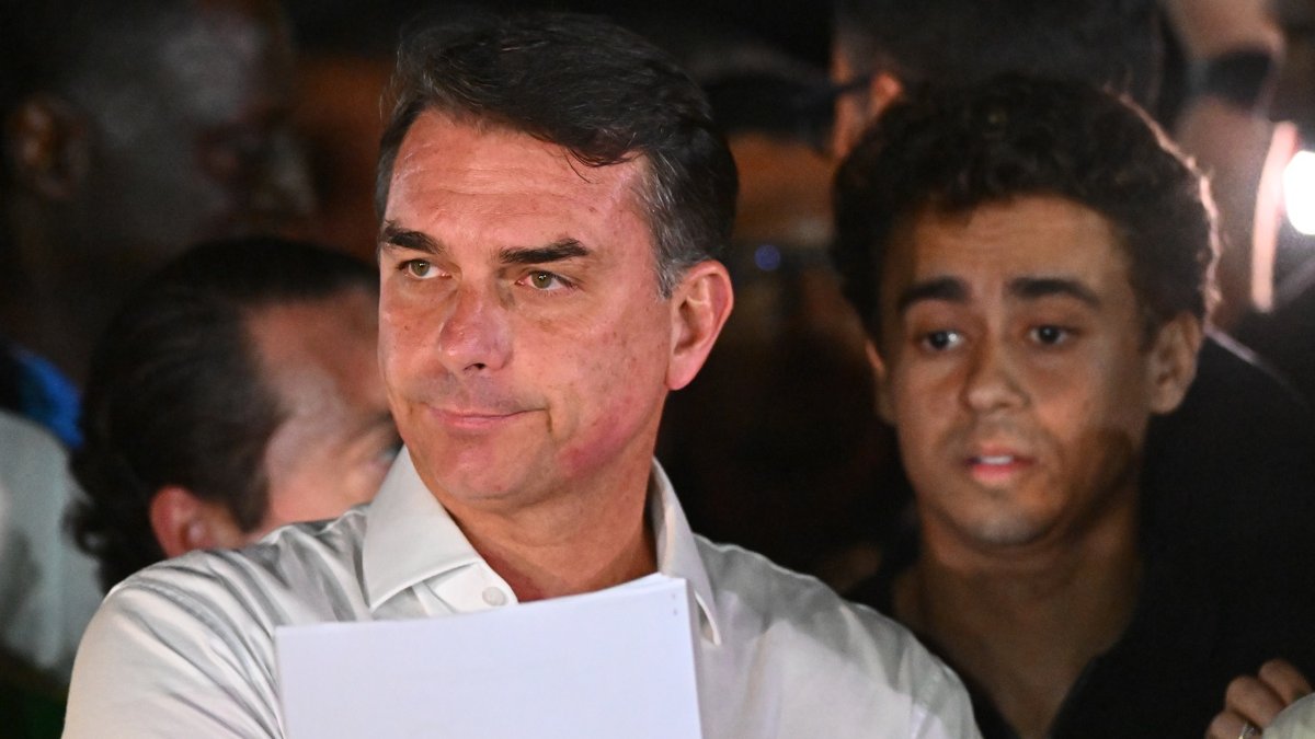 Flávio Bolsonaro llegó a Miami tras huir de Brasil después de perder las elecciones