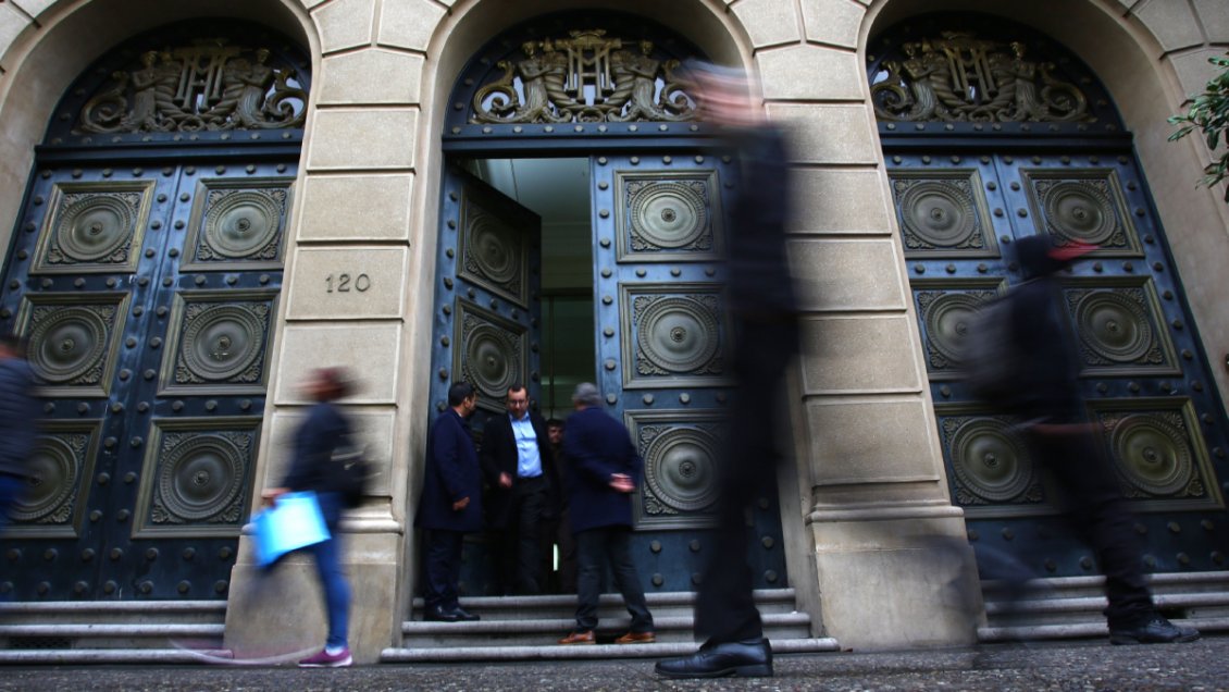 CFA: La probabilidad de sobrepasar el umbral prudente de deuda en tres años supera el 50%
