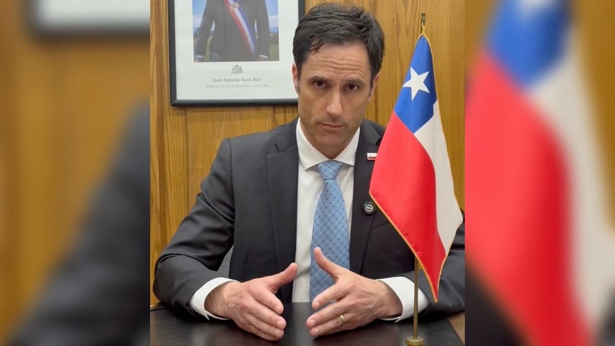 "Profe" Silva: Firmé los decretos aplicando el criterio fijado por el ministro