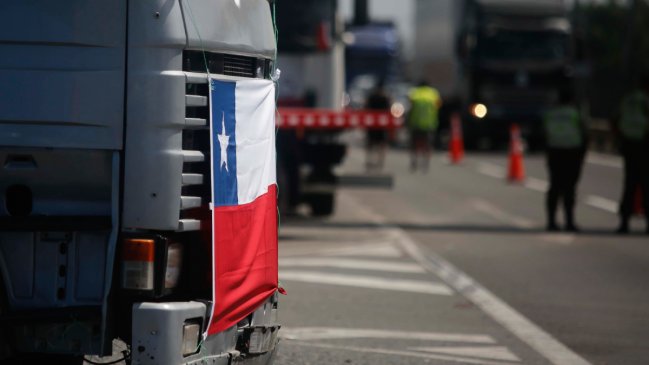 Paro indefinido: camioneros bloquean el puerto de San Antonio