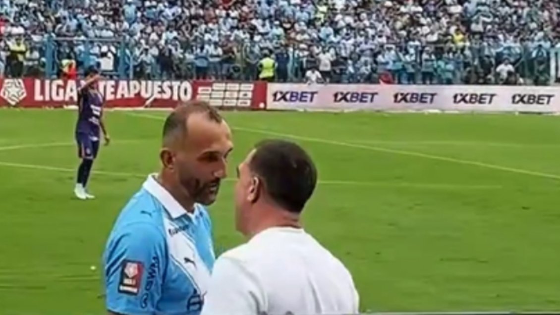 [VIDEO] Escándalo en Perú: Pablo Guede se fue a las manos tras el clásico limeño