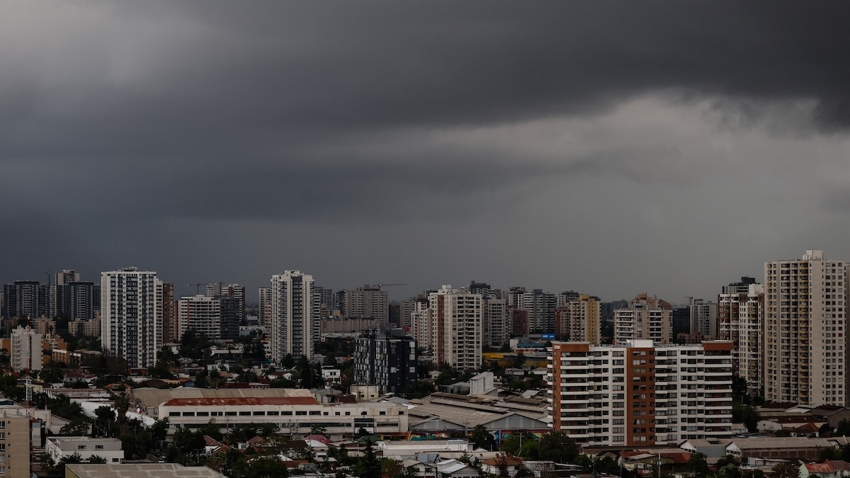 Santiago se prepara para tormenta con fuertes lluvias en corto período de tiempo