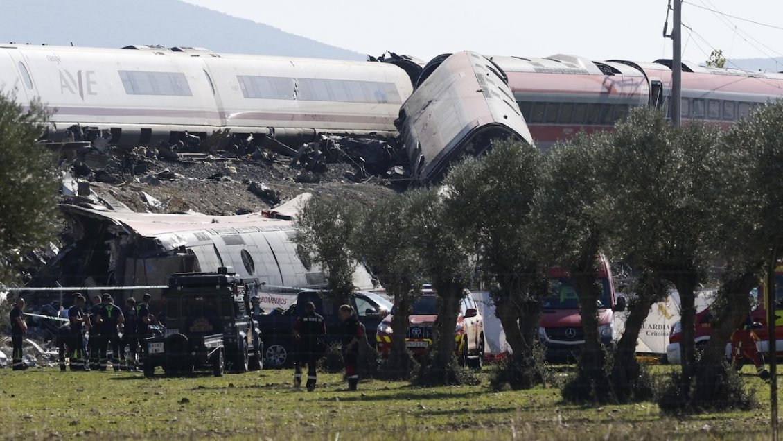 España: Investigación del accidente ferroviario se centra en un fallo del centro de control