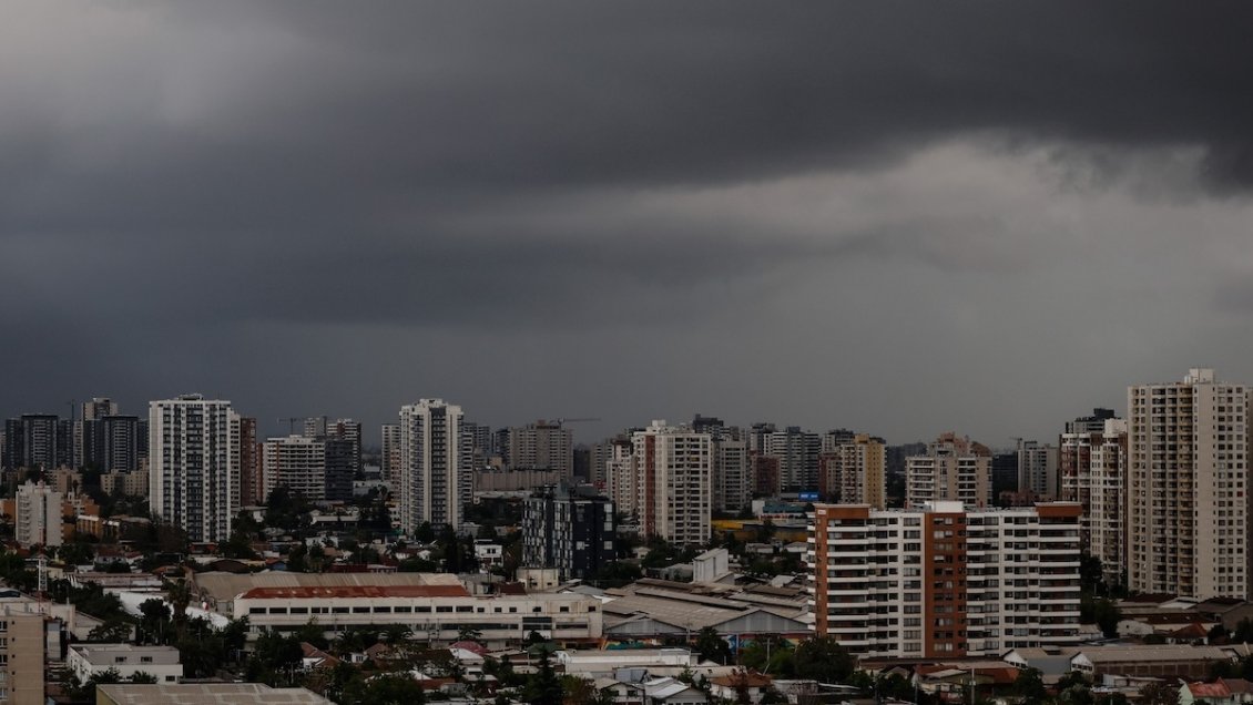 Santiago se prepara para tormenta con fuertes lluvias en corto período de tiempo