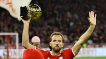 Harry Kane presentó su Balón de Oro ante la hinchada de Bayern Munich